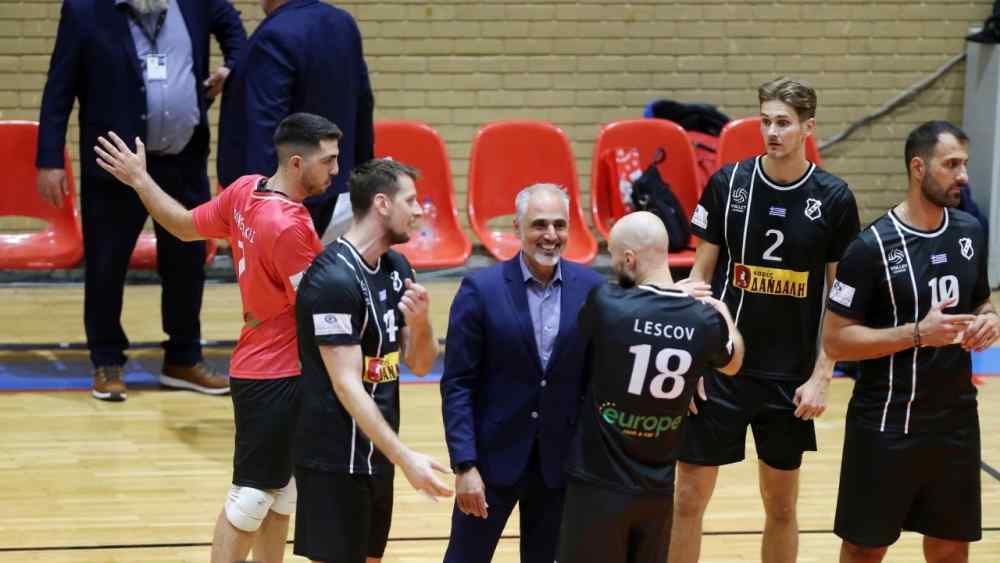 &Gamma;&iota;ά&nu;&nu;&eta;&sigmaf; &Kappa;&alpha;&lambda;&mu;&alpha;&zeta;ί&delta;&eta;&sigmaf;: "&Theta;έ&lambda;&omicron;&upsilon;&mu;&epsilon; &delta;ί&pi;&lambda;&alpha; &mu;&alpha;&sigmaf;, &tau;&omicron;&nu; &kappa;ό&sigma;&mu;&omicron; &tau;&omicron;&upsilon; &Omicron;&Phi;&Eta;, &alpha;&pi;έ&nu;&alpha;&nu;&tau;&iota; &sigma;&tau;&omicron; &Mu;ί&lambda;&omega;&nu;&alpha;"