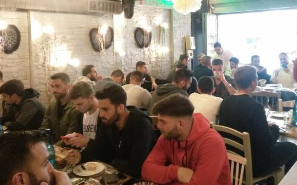 "&Chi;&omicron;&rho;&tau;ά&tau;&omicron;&iota;" &mu;&epsilon; &tau;&eta; &Sigma;&pi;ά&rho;&tau;&eta; &omicron;&iota; &pi;&alpha;ί&kappa;&tau;&epsilon;&sigmaf; &tau;&omicron;&upsilon; &Epsilon;&rho;&gamma;&omicron;&tau;έ&lambda;&eta;