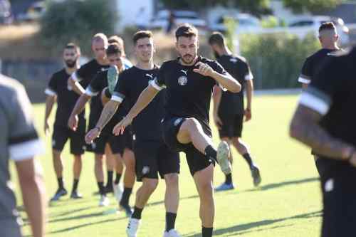 &Epsilon;&mu;&beta;&omicron;&lambda;&iota;ά&zeta;&epsilon;&tau;&alpha;&iota; &kappa;&alpha;&iota; &phi;&epsilon;ύ&gamma;&epsilon;&iota; &gamma;&iota;&alpha; &Omicron;&lambda;&lambda;&alpha;&nu;&delta;ί&alpha; &omicron; &Omicron;&Phi;&Eta;