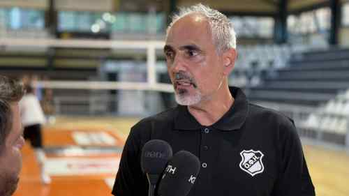 &Gamma;&iota;ά&nu;&nu;&eta;&sigmaf; &Kappa;&alpha;&lambda;&mu;&alpha;&zeta;ί&delta;&eta;&sigmaf;: "&Sigma;&alpha;&nu; &pi;&rho;ώ&tau;&eta; &epsilon;&iota;&kappa;ό&nu;&alpha; &epsilon;ί&mu;&alpha;&iota; &epsilon;&upsilon;&chi;&alpha;&rho;&iota;&sigma;&tau;&eta;&mu;έ&nu;&omicron;&sigmaf;, &epsilon;ί&nu;&alpha;&iota; &omega;&rho;&alpha;ί&omicron; &nu;&alpha; &alpha;&kappa;&omicron;ύ&mu;&epsilon; &kappa;&alpha;&iota; &pi;ά&lambda;&iota; &tau;&eta; &sigma;&phi;&upsilon;&rho;ί&chi;&tau;&rho;&alpha;" (VIDEO)
