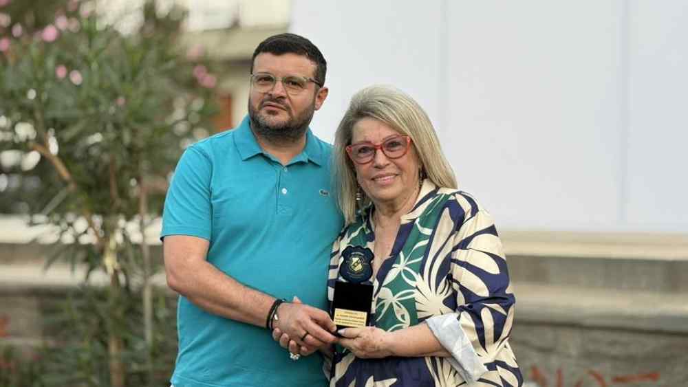 &Tau;&eta;&nu; &tau;ί&mu;&eta;&sigma;&epsilon; &gamma;&iota;&alpha; &tau;&eta;&nu; &pi;&rho;&omicron;&sigma;&phi;&omicron;&rho;ά &tau;&eta;&sigmaf; &sigma;&tau;&eta;&nu; &kappa;&omicron;&iota;&nu;&omega;&nu;ί&alpha;