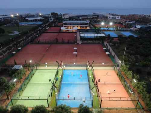 &Gamma;&nu;ώ&rho;&iota;&sigma;&alpha;&nu; &tau;&eta; ...&mu;&alpha;&gamma;&epsilon;ί&alpha; &tau;&omicron;&upsilon; padel