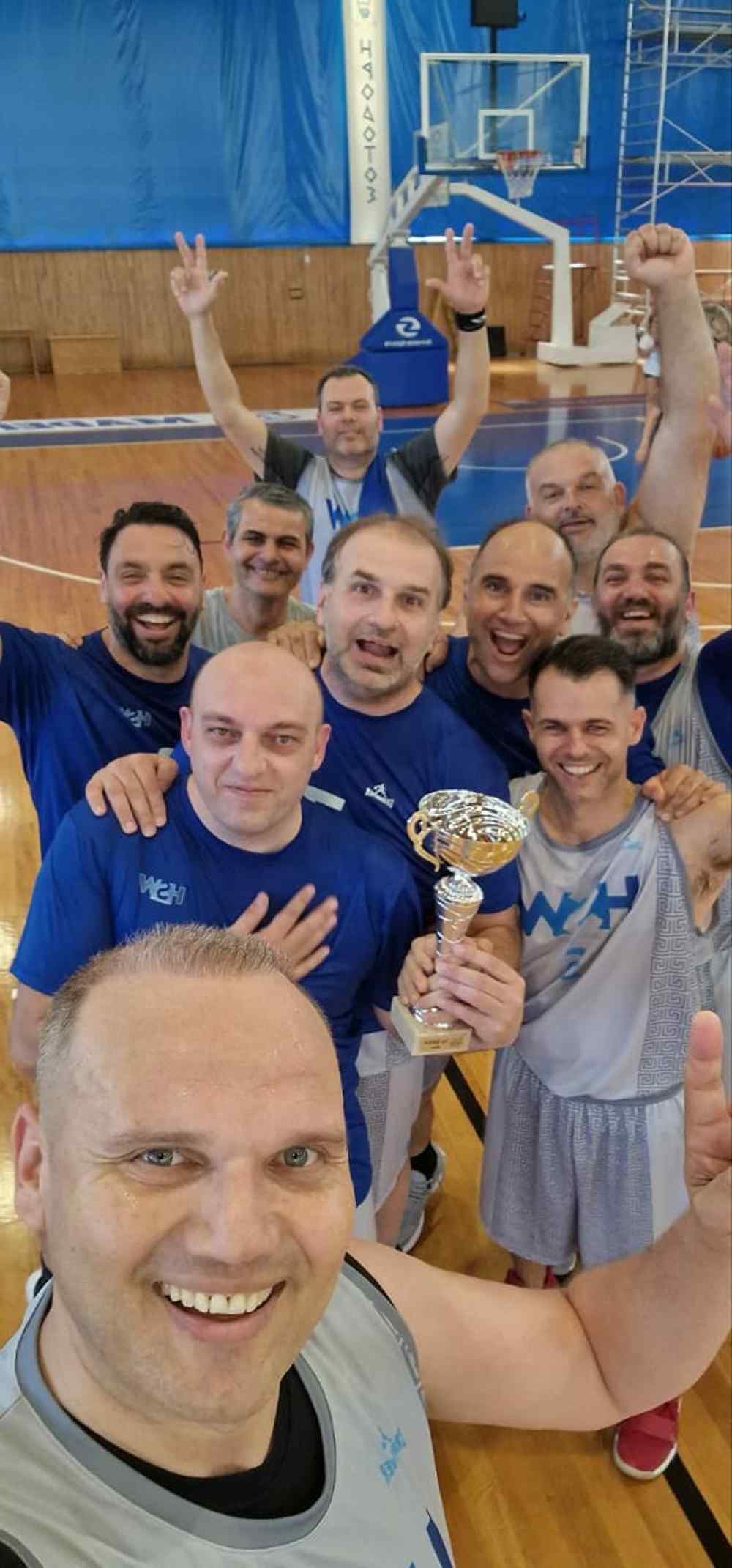 O&iota; &pi;&alpha;&rho;έ&epsilon;&sigmaf; &gamma;&rho;ά&phi;&omicron;&upsilon;&nu; &iota;&sigma;&tau;&omicron;&rho;ί&alpha;