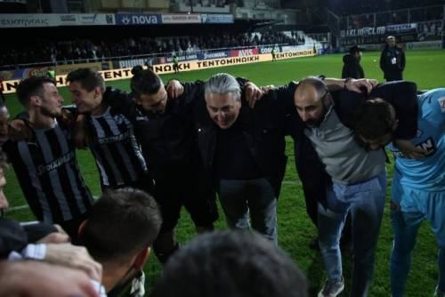 &Sigma;&upsilon;&nu;&epsilon;&chi;ί&zeta;&epsilon;&iota; &nu;&alpha; &pi;&lambda;&eta;&rho;ώ&nu;&epsilon;&iota; &mu;ό&nu;&omicron;&sigmaf; &tau;&omicron;&upsilon; &omicron; &Mu;&pi;&omicron;ύ&sigma;&eta;&sigmaf;