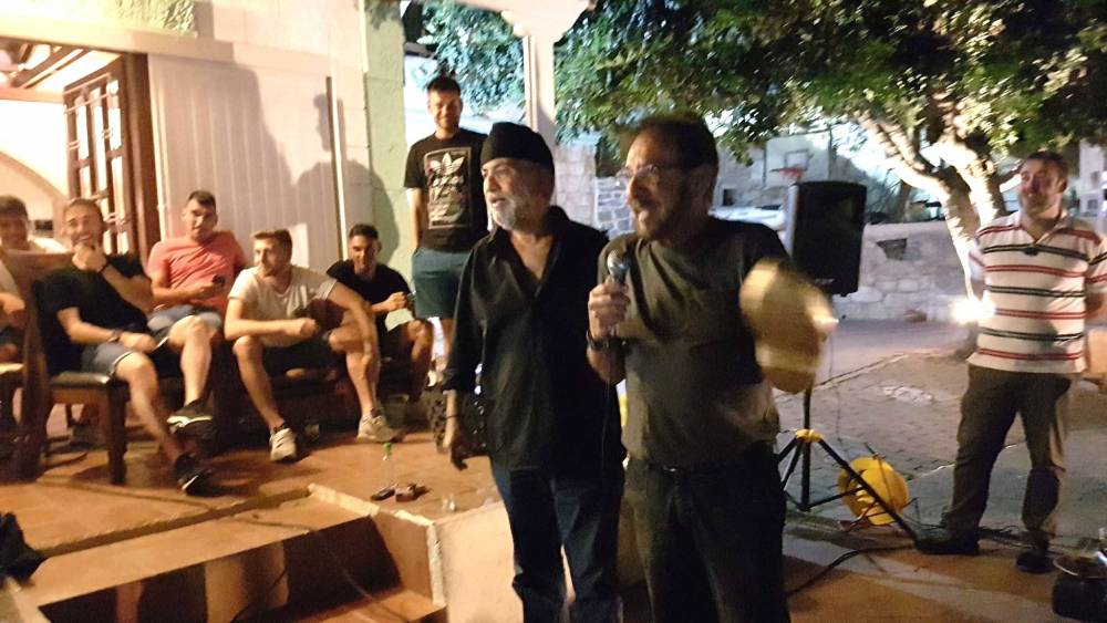 &Tau;&alpha; "&chi;&rho;&upsilon;&sigma;ά &pi;&alpha;&pi;&omicron;ύ&tau;&sigma;&iota;&alpha;"