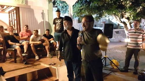 &Tau;&alpha; "&chi;&rho;&upsilon;&sigma;ά &pi;&alpha;&pi;&omicron;ύ&tau;&sigma;&iota;&alpha;"