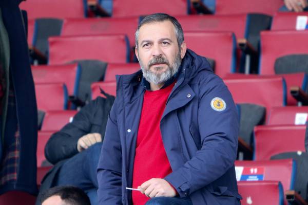 &laquo;&Delta;&epsilon;&nu; &upsilon;&pi;ά&rho;&chi;&epsilon;&iota; &tau;ί&pi;&omicron;&tau;&alpha;&raquo;