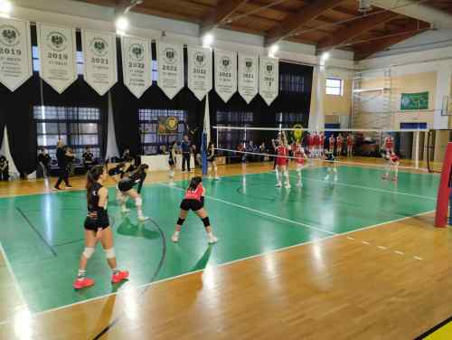 &Tau;&omicron; ό&nu;&epsilon;&iota;&rho;&omicron; &sigma;&upsilon;&nu;&epsilon;&chi;ί&zeta;&epsilon;&tau;&alpha;&iota; &gamma;&iota;&alpha; &tau;&alpha; &kappa;&omicron;&rho;ί&tau;&sigma;&iota;&alpha; &tau;&omicron;&upsilon; &Omicron;&Phi;&Eta;-&Mu;&epsilon; &Alpha;&mu;&alpha;&zeta;ό&nu;&epsilon;&sigmaf; &gamma;&iota;&alpha; &tau;&eta;&nu; &pi;&rho;ό&kappa;&rho;&iota;&sigma;&eta; &sigma;&tau;&omicron; &Phi;ά&iota;&nu;&alpha;&lambda; &Phi;&omicron;&rho;