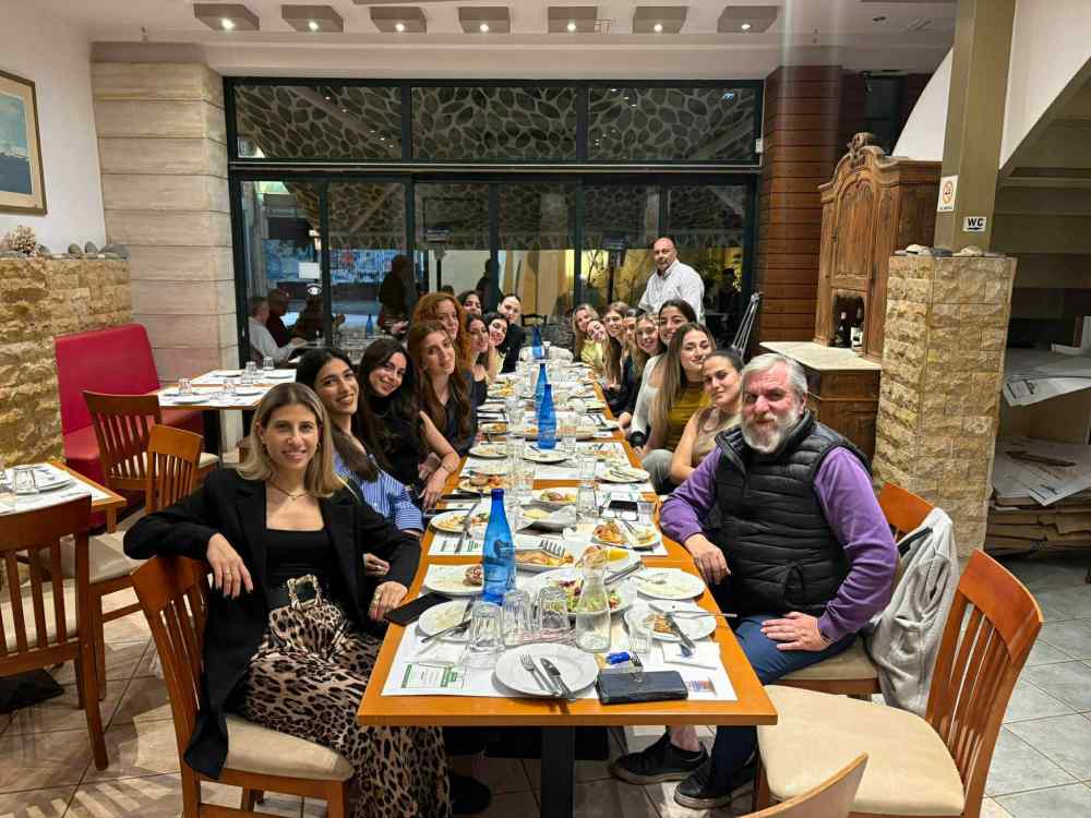 A&pi;&omicron;&chi;&alpha;&iota;&rho;έ&tau;&eta;&sigma;&epsilon; &mu;&epsilon; &delta;&epsilon;ί&pi;&nu;&omicron; &tau;&iota;&sigmaf; &gamma;&upsilon;&nu;&alpha;ί&kappa;&epsilon;&sigmaf; &tau;&omicron;&upsilon; &Omicron;&Phi;&Eta;