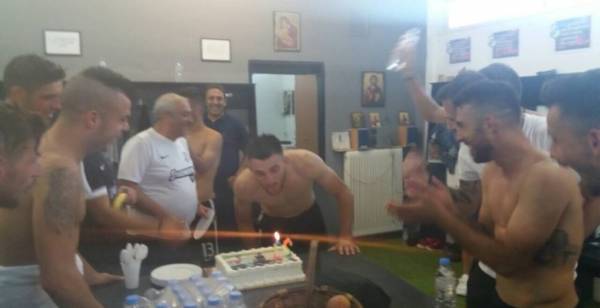 &Sigma;&kappa;ό&rho;&alpha;&rho;&epsilon; &sigma;&tau;&omicron; &phi;&iota;&lambda;&iota;&kappa;ό, έ&sigma;&beta;&eta;&sigma;&epsilon; &kappa;&epsilon;&rho;ά&kappa;&iota;&alpha; &sigma;&tau;&alpha; &alpha;&pi;&omicron;&delta;&upsilon;&tau;ή&rho;&iota;&alpha;!