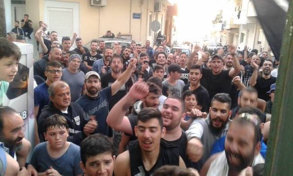 &Tau;&iota;&mu;ή &kappa;&alpha;&iota; &delta;ό&xi;&alpha; &sigma;&tau;&alpha; &pi;&alpha;&lambda;&iota;&kappa;ά&rho;&iota;&alpha; &tau;&omicron;&upsilon; &Omicron;&Phi;&Eta;! (VIDEO)