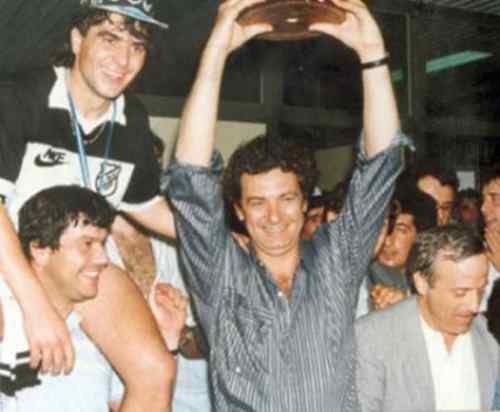 24 &chi;&rho;ό&nu;&iota;&alpha; &chi;&omega;&rho;ί&sigmaf; &tau;&omicron; &Theta;ό&delta;&omega;&rho;&alpha;