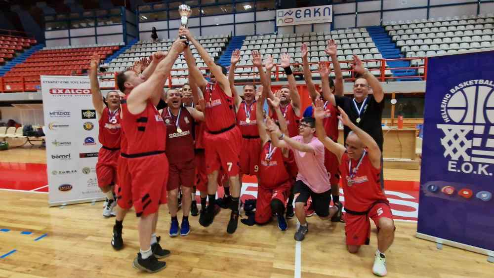 &Omicron;&iota; "&pi;&epsilon;&nu;&eta;&nu;&tau;ά&rho;&eta;&delta;&epsilon;&sigmaf;" &beta;&epsilon;&tau;&epsilon;&rho;ά&nu;&omicron;&iota; &alpha;&pi;&omicron; &tau;&omicron; &Eta;&rho;ά&kappa;&lambda;&epsilon;&iota;&omicron; &sigma;ή&kappa;&omega;&sigma;&alpha;&nu; &tau;&eta;&nu; &kappa;&omicron;ύ&pi;&alpha; &sigma;&tau;&eta; &Lambda;ά&rho;&iota;&sigma;&alpha;