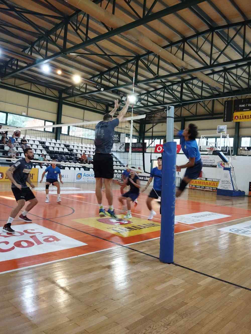 &Tau;&iota; έ&delta;&epsilon;&iota;&xi;&epsilon; &omicron; &Omicron;&Phi;&Eta; &sigma;&tau;&omicron; &pi;&rho;ώ&tau;&omicron; &phi;&iota;&lambda;&iota;&kappa;ό