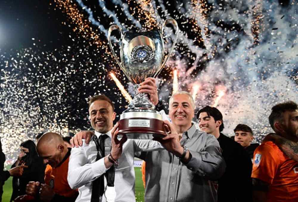&Omicron; &Omicron;&Phi;&Eta; &alpha;&pi;έ&phi;&upsilon;&gamma;&epsilon; &mu;&epsilon;&gamma;&alpha;&theta;ή&rho;&iota;&alpha;, &alpha;&lambda;&lambda;ά &beta;&rho;ή&kappa;&epsilon; έ&mu;&pi;&epsilon;&iota;&rho;&epsilon;&sigmaf; &omicron;&mu;ά&delta;&epsilon;&sigmaf; &sigma;&tau;&omicron; &delta;&rho;ό&mu;&omicron; &tau;&omicron;&upsilon;