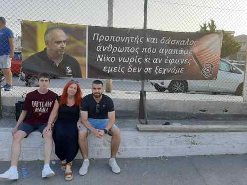 &Omicron; &Omicron;&Phi;&Eta; &kappa;&rho;&alpha;&tau;ά&epsilon;&iota; &zeta;&omega;&nu;&tau;&alpha;&nu;ή &tau;&eta; &mu;&nu;ή&mu;&eta; &tau;&omicron;&upsilon; &Nu;ί&kappa;&omicron;&upsilon; &Gamma;&alpha;&lambda;&upsilon;&phi;&iota;&alpha;&nu;ά&kappa;&eta; (&Phi;&Omega;&Tau;&Omicron;&Gamma;&Rho;&Alpha;&Phi;&Iota;&Epsilon;&Sigma;)