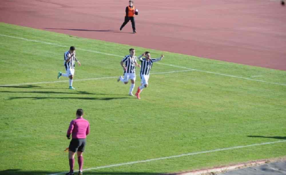 &Alpha;&lambda;&mu;&alpha; &epsilon;&xi;ά&delta;&alpha;&sigmaf; &omicron; &Omicron;&Phi;&Iota;, &nu;ί&kappa;&eta; &alpha;&nu;ά&sigma;&alpha; &eta; &Epsilon;&pi;&iota;&sigma;&kappa;&omicron;&pi;ή (VIDEOS)