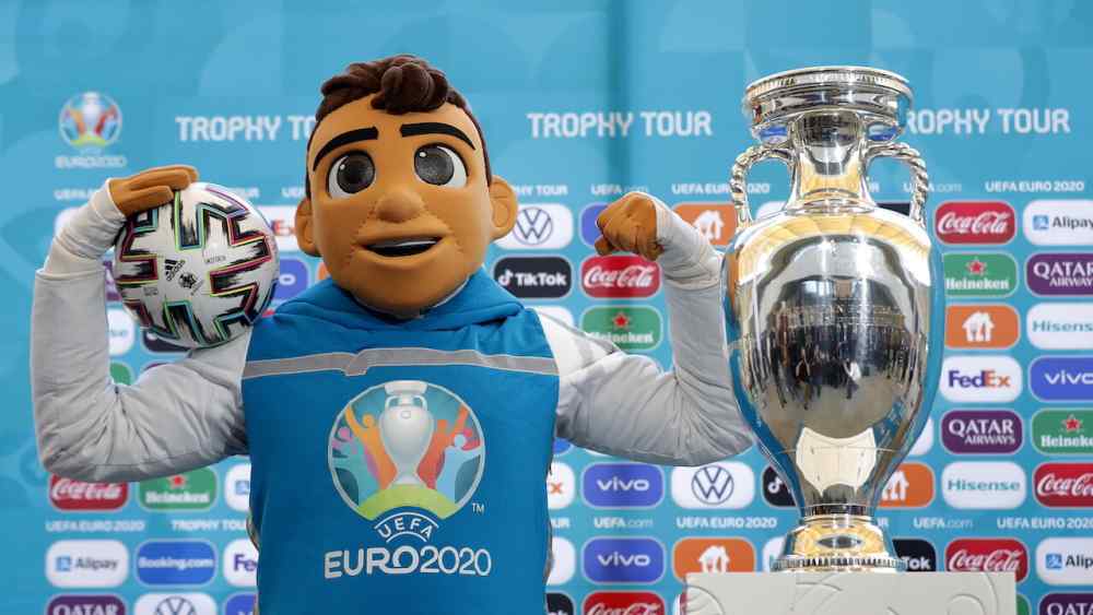 &Omicron;&iota; 16 &omicron;&mu;ά&delta;&epsilon;&sigmaf; &pi;&omicron;&upsilon; &sigma;&upsilon;&nu;&epsilon;&chi;ί&zeta;&omicron;&upsilon;&nu; &sigma;&tau;&omicron; EURO 2020