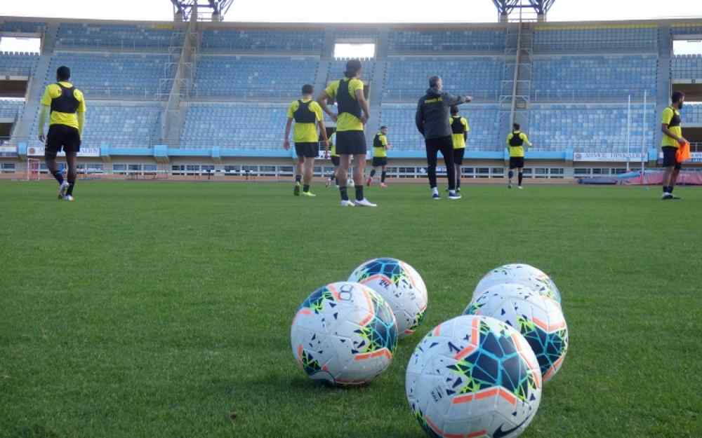 &Sigma;&epsilon; &rho;&upsilon;&theta;&mu;&omicron;ύ&sigmaf; &pi;&rho;&epsilon;&mu;&iota;έ&rho;&alpha;&sigmaf; &omicron; &Epsilon;&rho;&gamma;&omicron;&tau;έ&lambda;&eta;&sigmaf;