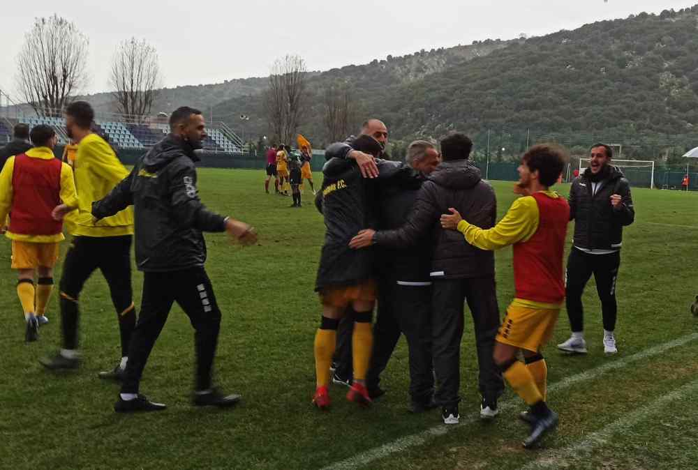 M&epsilon; &gamma;&kappa;&omicron;&lambda;ά&rho;&alpha; &tau;&omicron;&upsilon; &nu;&epsilon;&alpha;&rho;&omicron;ύ &Pi;&alpha;&tau;&rho;&iota;&nu;&omicron;ύ, &nu;έ&omicron; &delta;&iota;&pi;&lambda;ό &omicron; &Epsilon;&rho;&gamma;&omicron;&tau;έ&lambda;&eta;&sigmaf; (VIDEO)