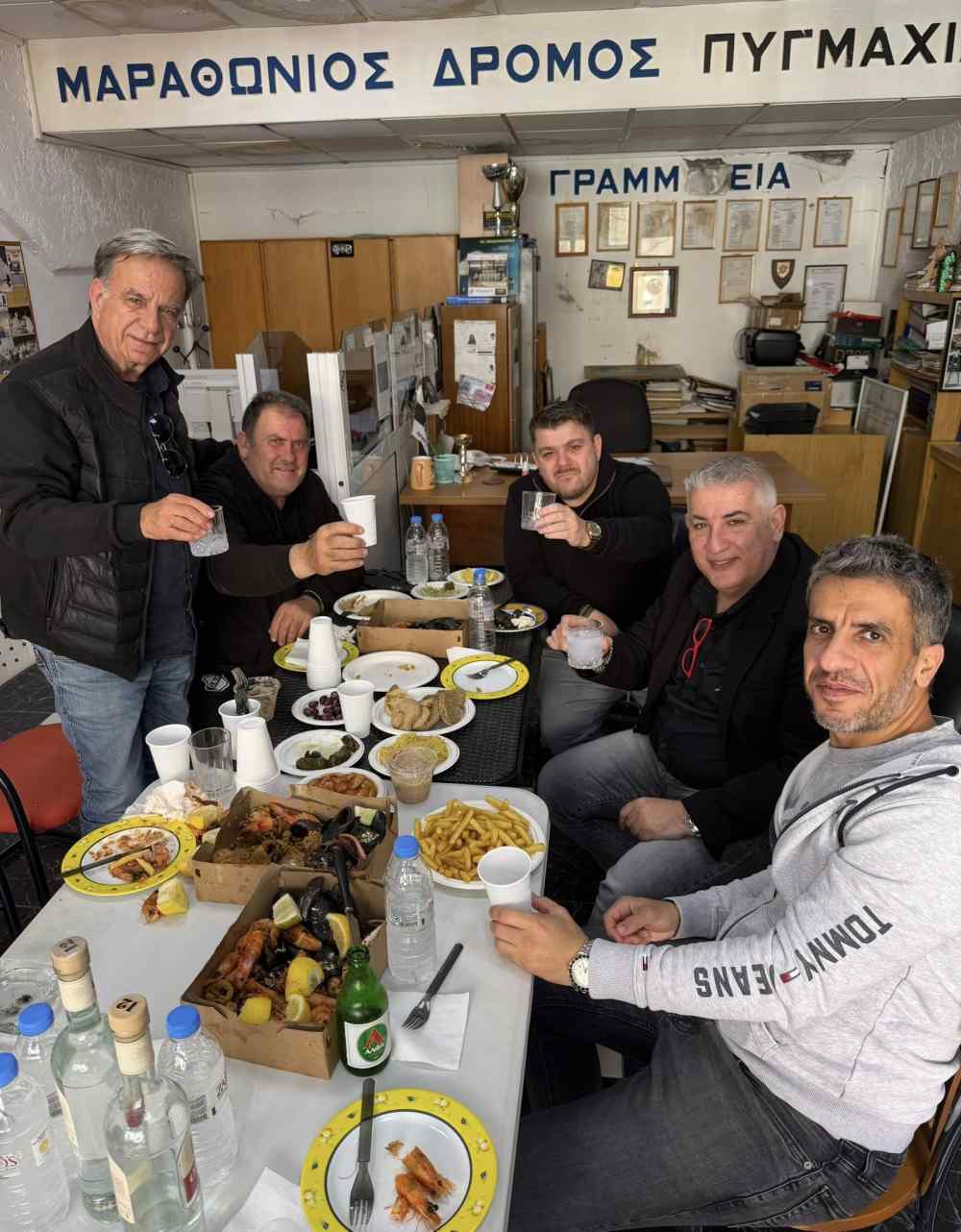 Tί&mu;&eta;&sigma;&alpha;&nu; &kappa;&alpha;&iota; &phi;έ&tau;&omicron;&sigmaf; &tau;&omicron; έ&theta;&iota;&mu;&omicron; &omicron;&iota; &epsilon;&rho;&gamma;&alpha;&zeta;ό&mu;&epsilon;&nu;&omicron;&iota; &sigma;&tau;&omicron;&nu; &Epsilon;&rho;&alpha;&sigma;&iota;&tau;έ&chi;&nu;&eta; &Omicron;&Phi;&Eta;