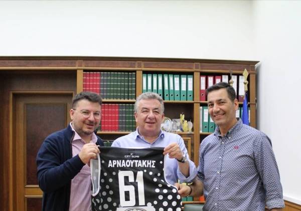 &Mu;&iota;&alpha; &phi;&alpha;&nu;έ&lambda;&alpha; &tau;&omicron;&upsilon; &Omicron;&Phi;&Eta; &sigma;&tau;&omicron;&nu; &Pi;&epsilon;&rho;&iota;&phi;&epsilon;&rho;&epsilon;&iota;ά&rho;&chi;&eta;