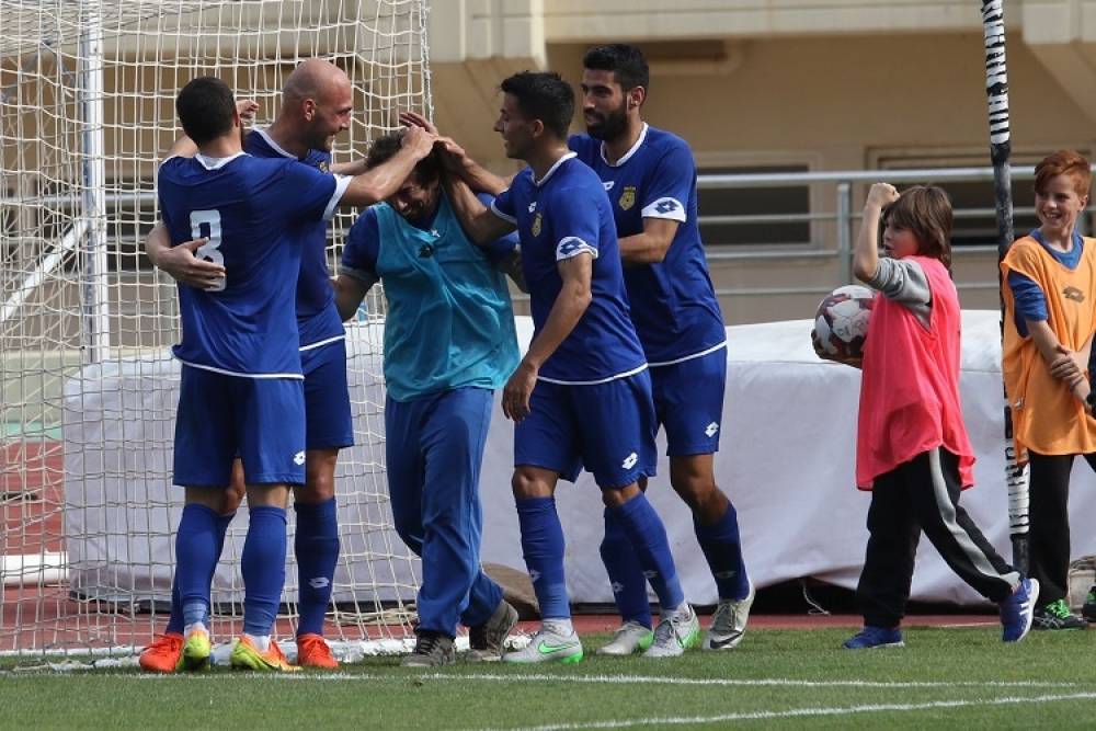 &Nu;ί&kappa;&eta; &alpha;&pi;&omicron; &tau;&eta;&nu;...ά&sigma;&pi;&rho;&eta; &beta;&omicron;ύ&lambda;&alpha; &omicron; &Epsilon;&rho;&gamma;&omicron;&tau;έ&lambda;&eta;&sigmaf;