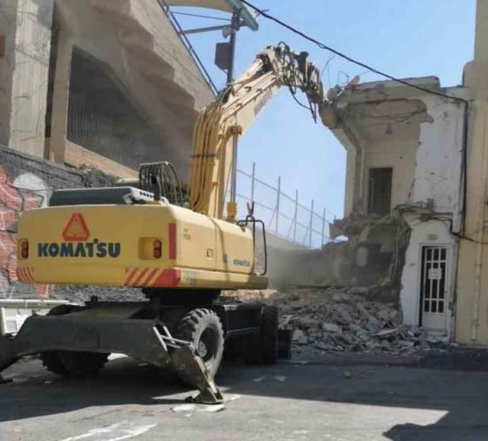 &Mu;&pi;&omicron;&upsilon;&lambda;&nu;&tau;ό&zeta;&alpha; &sigma;&tau;&eta;&nu; ...&tau;&alpha;&rho;ά&tau;&sigma;&alpha;