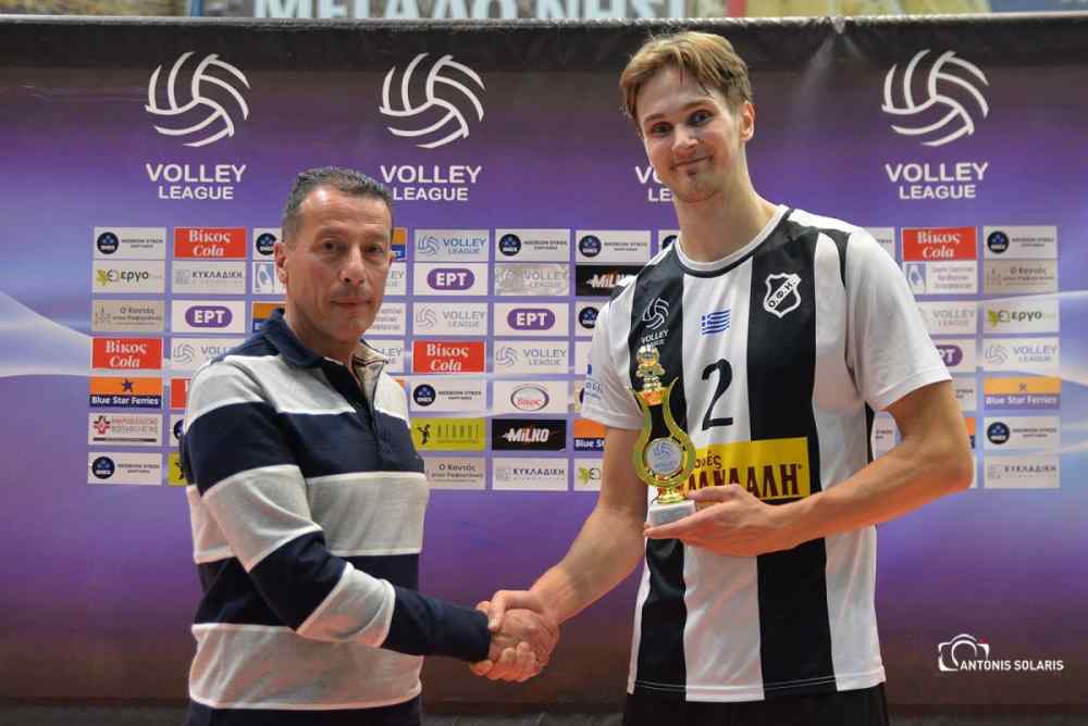 MVP &tau;&omicron;&upsilon; &Omicron;&Phi;&Eta; &sigma;&tau;&eta; &mu;&epsilon;&gamma;ά&lambda;&eta; &nu;ί&kappa;&eta; &sigma;&tau;&eta; &Sigma;ύ&rho;&omicron; &omicron; &Pi;ί&tau;&omicron;&upsilon; &Mu;ά&kappa;&iota;&nu;&epsilon;&nu;: "&Pi;ί&sigma;&tau;&epsilon;&upsilon;&alpha; ό&tau;&iota; &omicron; &Omicron;&Phi;&Eta; &theta;&alpha; &epsilon;ί&nu;&alpha;&iota; &sigma;&tau;&eta;&nu; &epsilon;&xi;ά&delta;&alpha;"