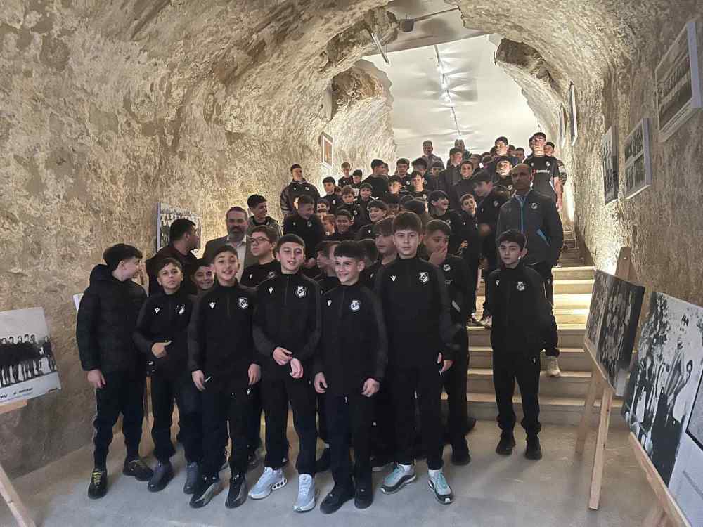 &Epsilon;&nu;&alpha; &mu;ά&theta;&eta;&mu;&alpha; &iota;&sigma;&tau;&omicron;&rho;ί&alpha;&sigmaf; &gamma;&iota;&alpha; &tau;&omicron;&upsilon;&sigmaf; &alpha;&upsilon;&rho;&iota;&alpha;&nu;&omicron;ύ&sigmaf; ά&sigma;&sigma;&omicron;&upsilon;&sigmaf; &tau;&omicron;&upsilon; &Omicron;&Phi;&Eta;