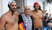&Omicron; &Mu;&iota;&chi;ά&lambda;&eta;&sigmaf; &epsilon;&upsilon;&chi;&alpha;&rho;&iota;&sigma;&tau;&epsilon;ί &tau;&omicron;&upsilon;&sigmaf; &gamma;&iota;&alpha;&tau;&rho;&omicron;ύ&sigmaf; &tau;&omicron;&upsilon;