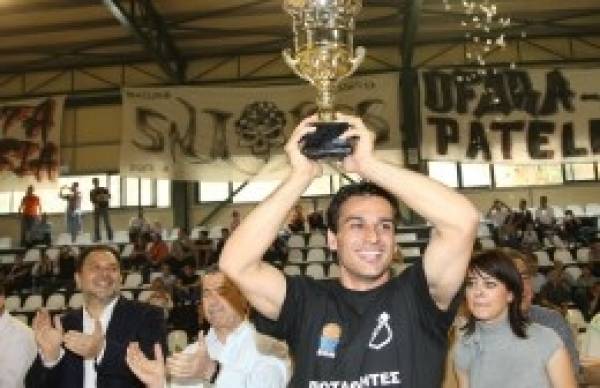&Delta;&epsilon;&nu; &sigma;&upsilon;&nu;&epsilon;&chi;ί&zeta;&epsilon;&iota; &mu;&epsilon;&tau;ά &alpha;&pi;&omicron; 18 &chi;&rho;ό&nu;&iota;&alpha; &sigma;&tau;&omicron;&nu; &Omicron;&Phi;&Eta; &omicron; &Nu;ί&kappa;&omicron;&sigmaf; &Delta;&epsilon;&lambda;&alpha;&tau;ό&lambda;&alpha;&sigmaf;