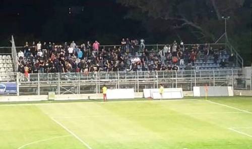 &Sigma;&tau;&eta;&nu;  &theta;ύ&rho;&alpha; 4 &sigma;&tau;&alpha; &Pi;&epsilon;&rho;&beta;ό&lambda;&iota;&alpha; &omicron;&iota; &phi;ί&lambda;&alpha;&theta;&lambda;&omicron;&iota; &tau;&omicron;&upsilon; &Omicron;&Phi;&Eta;