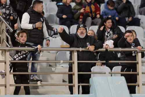 "&Alpha;&epsilon;&rho;&omicron;&mu;&alpha;&chi;ί&alpha;" &sigma;&tau;&omicron; &Pi;&alpha;&gamma;&kappa;&rho;ή&tau;&iota;&omicron;, &mu;&epsilon; &tau;&omicron; &Nu;&omicron;&tau;&iota;ά &nu;&alpha; &lambda;&upsilon;&sigma;&sigma;&omicron;&mu;&alpha;&nu;ά&epsilon;&iota;