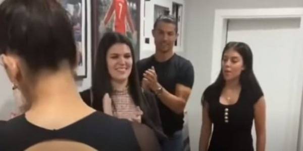 "&Epsilon;&sigma;&pi;&alpha;&sigma;&epsilon;" &tau;&eta;&nu; &kappa;&alpha;&rho;&alpha;&nu;&tau;ί&nu;&alpha; (&kappa;&alpha;&iota;) &omicron; &Rho;&omicron;&nu;ά&lambda;&nu;&tau;&omicron;