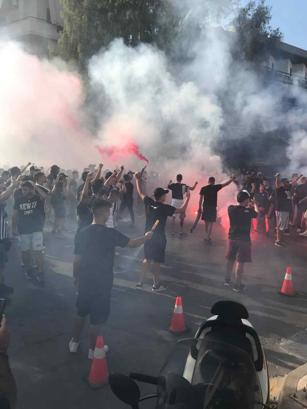 &Tau;&rho;έ&lambda;&alpha; &gamma;&iota;&alpha; &tau;&omicron;&nu; &Omicron;&Phi;&Eta;