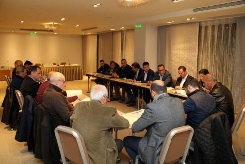 &Sigma;&tau;&omicron;&upsilon;&sigmaf; 8 &omicron;&iota; &mu;έ&tau;&omicron;&chi;&omicron;&iota; &pi;&omicron;&upsilon; &lambda;έ&nu;&epsilon; &nu;&alpha;ί &sigma;&tau;&eta; &nu;έ&alpha; &epsilon;&pi;&omicron;&chi;ή &tau;&omicron;&upsilon; &Omicron;&Phi;&Eta;-&Delta;&iota;&alpha;&beta;ά&sigma;&tau;&epsilon; &pi;&omicron;&iota;&omicron;ί &epsilon;ί&nu;&alpha;&iota;