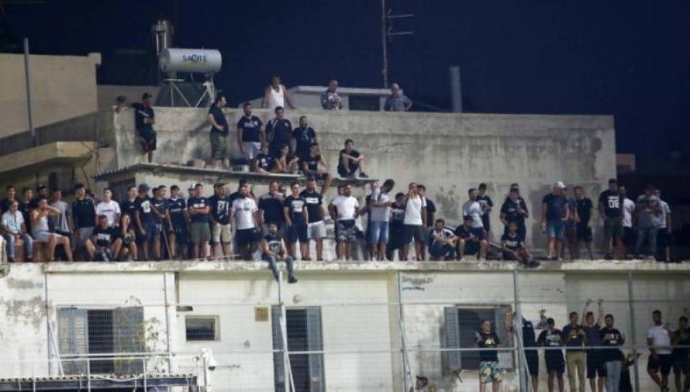 Mή&nu;&upsilon;&mu;&alpha; &alpha;&pi;&omicron; &tau;&eta;&nu; &tau;&alpha;&rho;ά&tau;&sigma;&alpha;