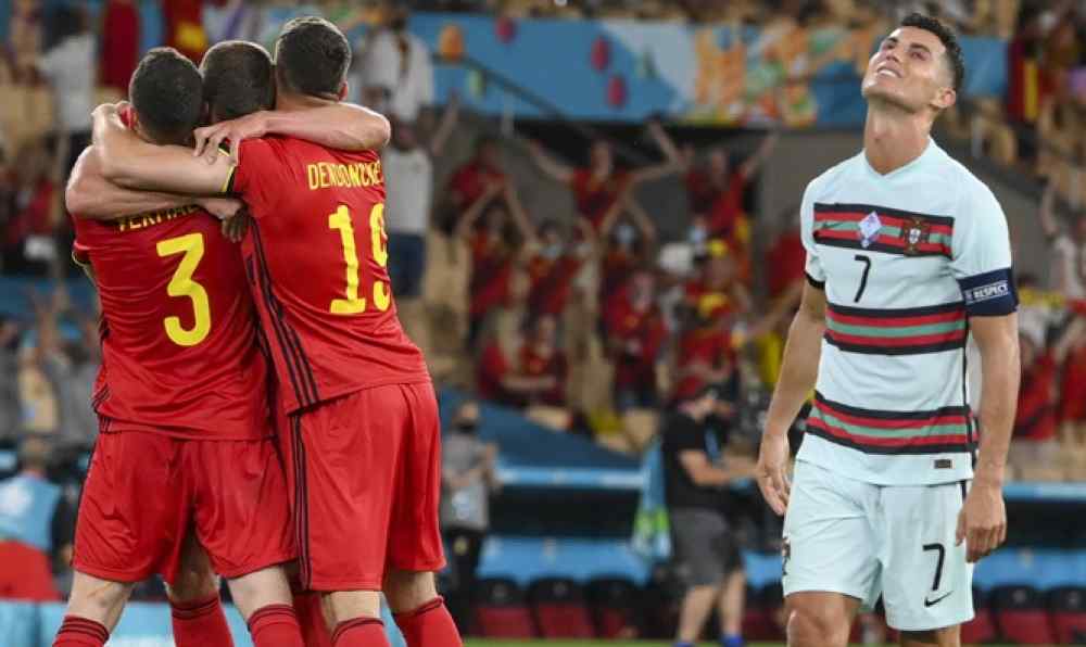 &Mu;&epsilon;&gamma;ά&lambda;&alpha; &pi;&alpha;&iota;&chi;&nu;ί&delta;&iota;&alpha; &sigma;&tau;&omicron; Euro 2020-&Omicron;&iota; 4 &omicron;&mu;ά&delta;&epsilon;&sigmaf; &pi;&omicron;&upsilon; &pi;έ&rho;&alpha;&sigma;&alpha;&nu; &sigma;&tau;&omicron;&upsilon;&sigmaf; "8"