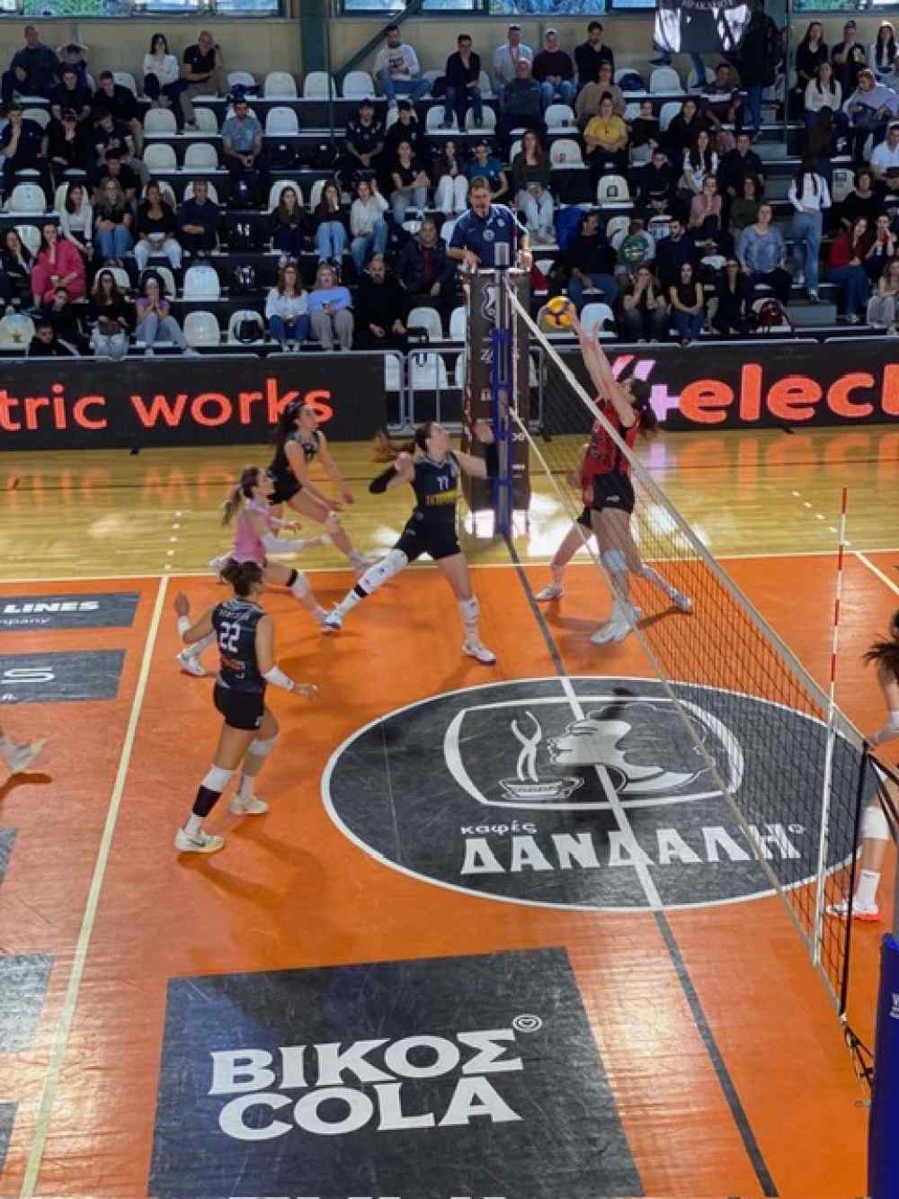 &Delta;&epsilon;&nu; &chi;&rho;&epsilon;&iota;ά&zeta;&omicron;&nu;&tau;&alpha;&iota; &delta;ά&kappa;&rho;&upsilon;&alpha;, &tau;&alpha; &kappa;&omicron;&rho;ί&tau;&sigma;&iota;&alpha; έ&delta;&omega;&sigma;&alpha;&nu; &kappa;&alpha;&iota; &tau;&eta;&nu; &psi;&upsilon;&chi;ή &tau;&omicron;&upsilon;&sigmaf;