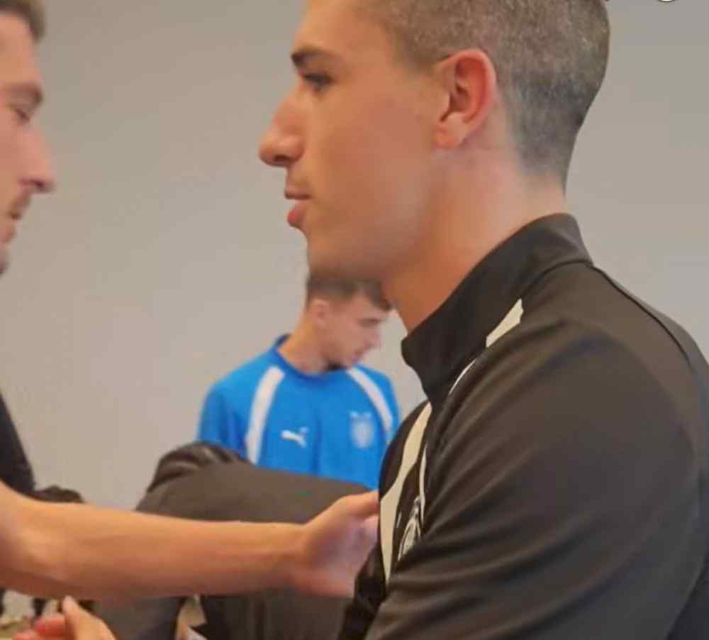 &Nu;έ&alpha; &pi;&rho;ό&sigma;&omega;&pi;&alpha; &sigma;&tau;&eta;&nu; &Omicron;&lambda;&lambda;&alpha;&nu;&delta;ί&alpha; &gamma;&iota;&alpha; &tau;&omicron;&nu; &Omicron;&Phi;&Eta; (VIDEO)