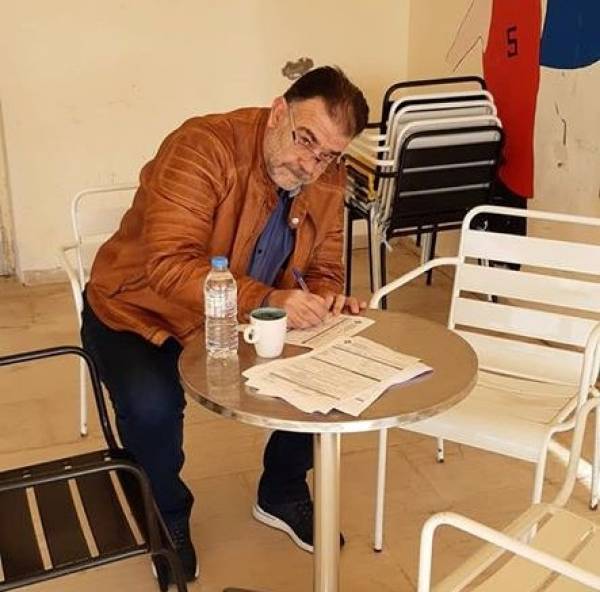 &Omicron; &Mu;&pi;ά&mu;&pi;&eta;&sigmaf;, &eta; &alpha;&iota;&mu;&omicron;&delta;&omicron;&sigma;ί&alpha; &kappa;&alpha;&iota; &omicron;&iota; 44 &phi;&iota;ά&lambda;&epsilon;&sigmaf;!