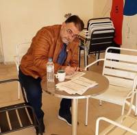 &Omicron; &Mu;&pi;ά&mu;&pi;&eta;&sigmaf;, &eta; &alpha;&iota;&mu;&omicron;&delta;&omicron;&sigma;ί&alpha; &kappa;&alpha;&iota; &omicron;&iota; 44 &phi;&iota;ά&lambda;&epsilon;&sigmaf;!