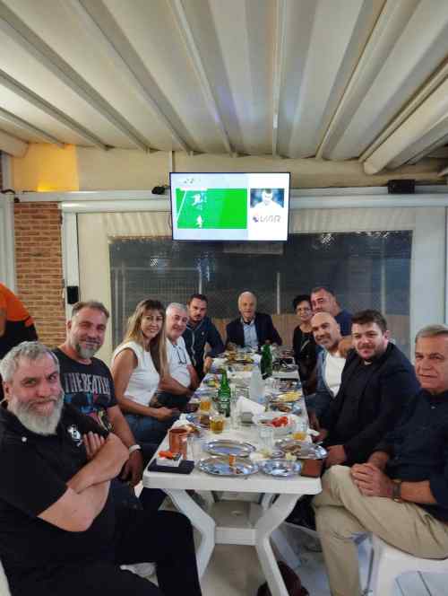&Tau;&omicron; &epsilon;&nu;&omega;&tau;&iota;&kappa;ό &tau;&rho;&alpha;&pi;έ&zeta;&iota; &tau;&omicron;&upsilon; &Delta;&eta;&mu;ή&tau;&rho;&eta;
