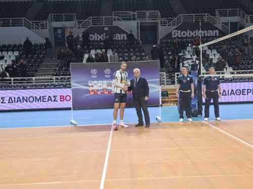 MVP &tau;&omicron;&upsilon; &Omicron;&Phi;&Eta; &mu;&epsilon; 12 &pi;ό&nu;&tau;&omicron;&upsilon;&sigmaf; &kappa;&alpha;&iota; 6 &mu;&pi;&lambda;&omicron;&kappa; (!)