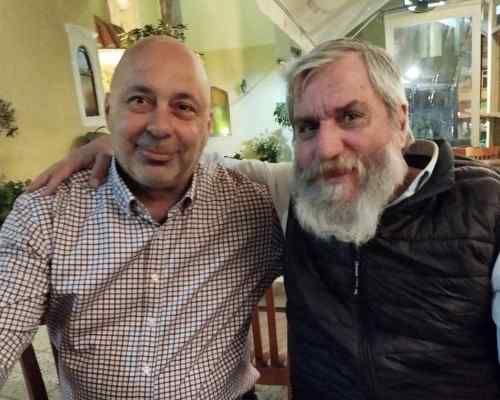 &Epsilon;&delta;&omega;&sigma;&alpha;&nu; &tau;&alpha; &chi;έ&rho;&iota;&alpha; &gamma;&iota;&alpha; 4&eta; &chi;&rho;&omicron;&nu;&iota;ά