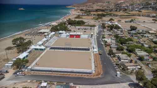 Karteros Beach Sports Center: &Eta; &kappa;&omicron;&rho;&upsilon;&phi;&alpha;ί&alpha; &alpha;&theta;&lambda;&eta;&tau;&iota;&kappa;ή &epsilon;&gamma;&kappa;&alpha;&tau;ά&sigma;&tau;&alpha;&sigma;&eta; &sigma;&tau;&eta;&nu; &Epsilon;&lambda;&lambda;ά&delta;&alpha; &kappa;&alpha;&iota; &alpha;&pi;&omicron; &tau;&iota;&sigmaf; &kappa;&omicron;&rho;&upsilon;&phi;&alpha;ί&epsilon;&sigmaf; &sigma;&tau;&eta;&nu; &Epsilon;&upsilon;&rho;ώ&pi;&eta;