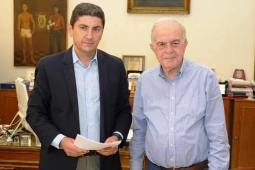 &Alpha;&upsilon;&gamma;&epsilon;&nu;ά&kappa;&eta;&sigmaf; &kappa;&alpha;&iota; &Lambda;&alpha;&mu;&pi;&rho;&iota;&nu;ό&sigmaf; &upsilon;&pi;έ&gamma;&rho;&alpha;&psi;&alpha;&nu; &tau;&omicron; &mu;&nu;&eta;&mu;ό&nu;&iota;&omicron; &sigma;&upsilon;&nu;&epsilon;&rho;&gamma;&alpha;&sigma;ί&alpha;&sigmaf; &gamma;&iota;&alpha; &tau;&omicron; &Pi;&alpha;&gamma;&kappa;&rho;ή&tau;&iota;&omicron; &sigma;&tau;ά&delta;&iota;&omicron;