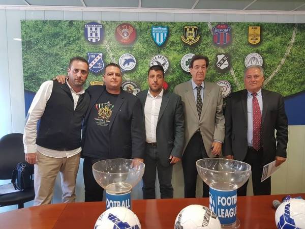 &Tau;&omicron; &pi;&rho;ώ&tau;&omicron; &pi;&alpha;&iota;&chi;&nu;ί&delta;&iota; &sigma;&tau;&omicron; &Gamma;&epsilon;&nu;&tau;ί &Kappa;&omicron;&upsilon;&lambda;έ ή&theta;&epsilon;&lambda;&epsilon; &omicron; &Tau;&sigma;ά&lambda;&omicron;&sigmaf;-&Tau;&iota; &delta;ή&lambda;&omega;&sigma;&epsilon;