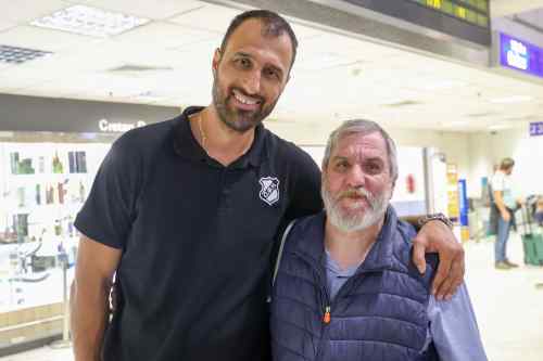 &Sigma;&upsilon;&gamma;&kappa;&iota;&nu;&eta;&mu;έ&nu;&omicron;&sigmaf; &omicron; &pi;&rho;ό&epsilon;&delta;&rho;&omicron;&sigmaf; &tau;&omicron;&upsilon; &Omicron;&Phi;&Eta; &Gamma;&iota;ά&nu;&nu;&eta;&sigmaf; &Delta;&alpha;&nu;&delta;ά&lambda;&eta;&sigmaf;: "&Epsilon;ί&nu;&alpha;&iota; ό&tau;&iota; &kappa;&alpha;&lambda;ύ&tau;&epsilon;&rho;&omicron; &sigma;&tau;&alpha; 100 &chi;&rho;ό&nu;&iota;&alpha; &tau;&omicron;&upsilon; &sigma;&upsilon;&lambda;&lambda;ό&gamma;&omicron;&upsilon;, &tau;&omicron; &beta;ό&lambda;&epsilon;ϊ &tau;&omicron;&upsilon; &Omicron;&Phi;&Eta;, &nu;&alpha; &pi;&alpha;ί&zeta;&epsilon;&iota; &sigma;&tau;&eta;&nu; &Epsilon;&upsilon;&rho;ώ&pi;&eta;" (VIDEO)